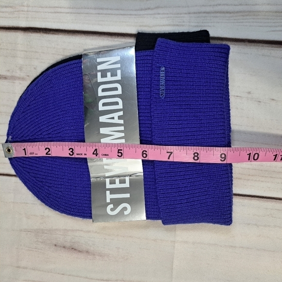 Steve Madden Knit Beanie 2 pack - Picture 4 of 4